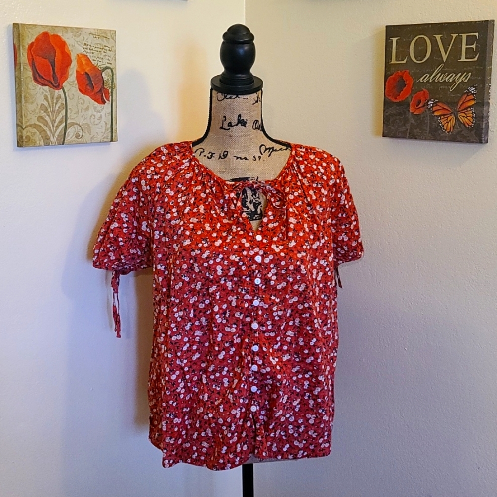Adorable Universal Thread floral blouse